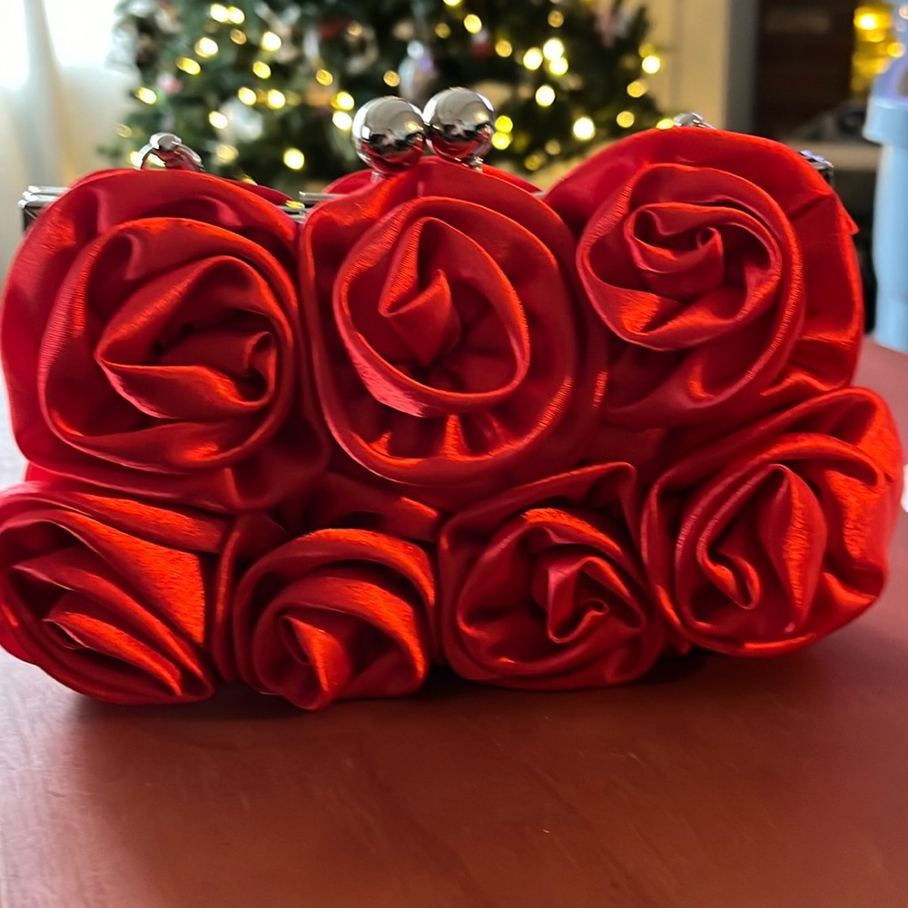 New Without Tags red silk rose evening bag or any occasion !!